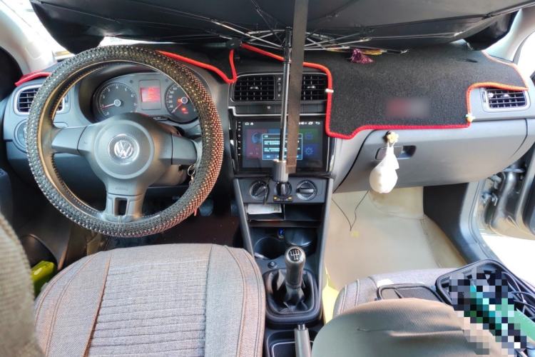 Used Volkswagen Polo 2011 1.6L Manual ZhiShang Edition Center Console