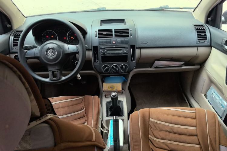 Used Volkswagen Polo 2011 Jingqu 1.4L Manual Sile Edition Center Console