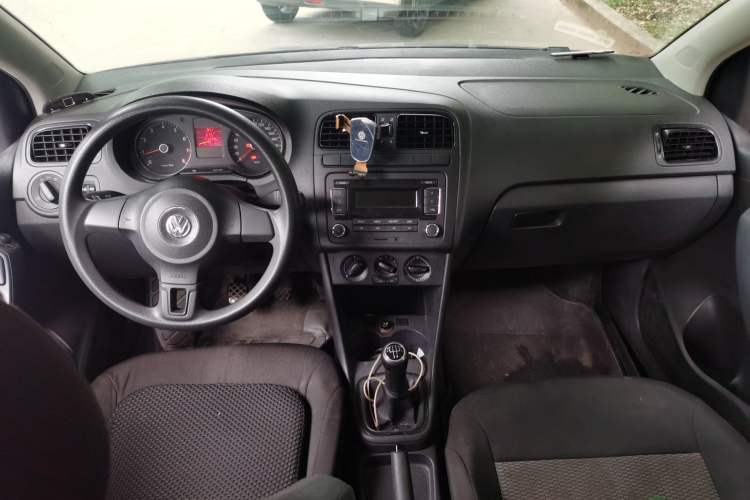 Used Volkswagen Polo 2011 1.4L Manual ZhiLe Edition Center Console