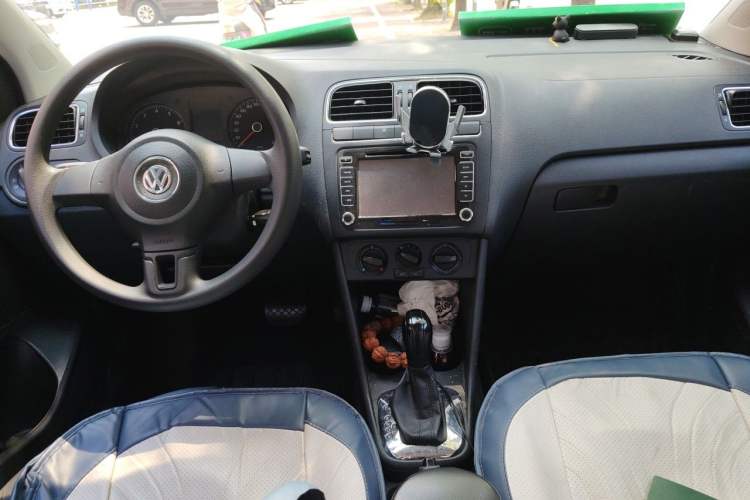 Used Volkswagen Polo 2011 1.4L Automatic ZhiShang Version Center Console