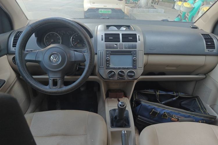 Used Volkswagen Polo 2011 Jingqu 1.6L Manual - Real Cool Edition Center Console