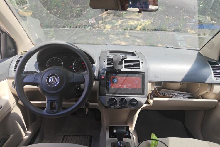 Used Volkswagen Polo 2011 Jingqu 1.4L Automatic Shishang Edition Center Console
