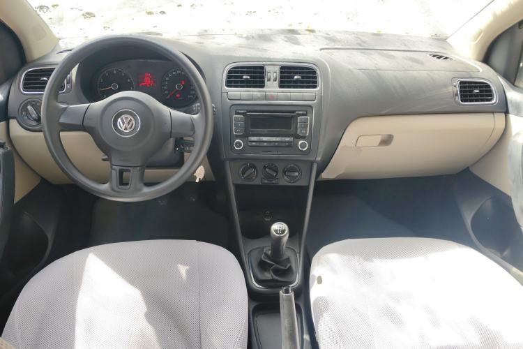 Used Volkswagen Polo 2011 1.6L Manual ZhiShang Edition Center Console