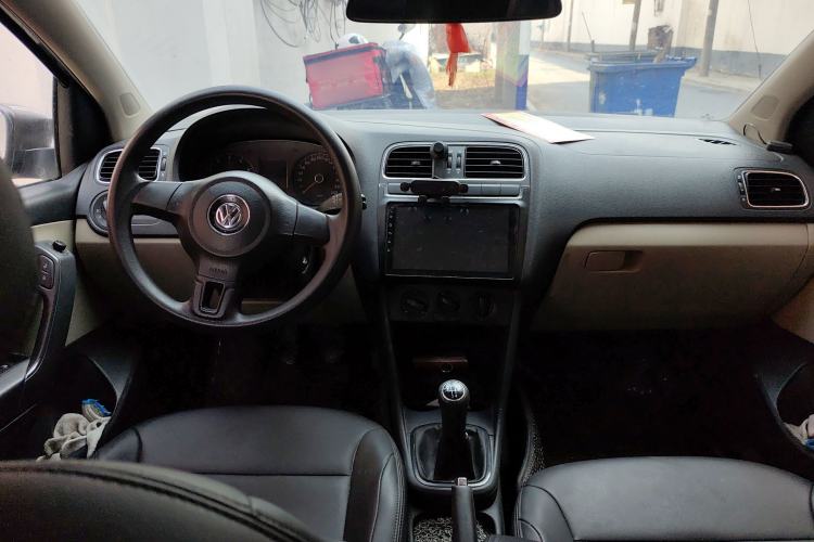 Used Volkswagen Polo 2011 1.6L Manual ZhiShang Edition Center Console