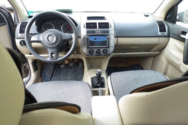 Used Volkswagen Polo 2011 Jingqu 1.4L Manual Shishang Edition Center Console
