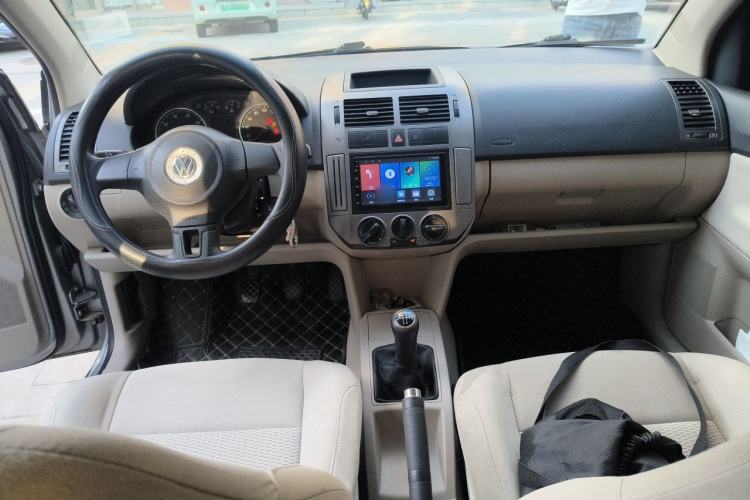Used Volkswagen Polo 2011 Jingqu 1.6L Manual - Real Cool Edition Center Console