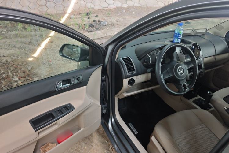 Used Volkswagen Polo 2011 Jingqu 1.6L Manual - Real Cool Edition Driver Seat