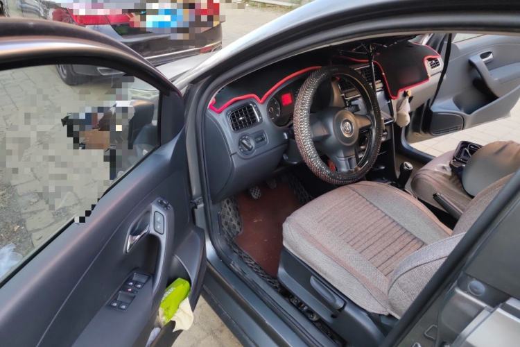 Used Volkswagen Polo 2011 1.6L Manual ZhiShang Edition Driver Seat