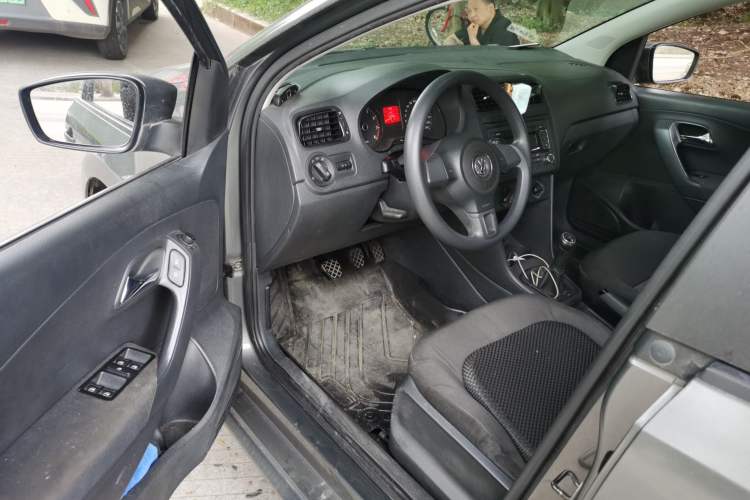 Used Volkswagen Polo 2011 1.4L Manual ZhiLe Edition Driver Seat