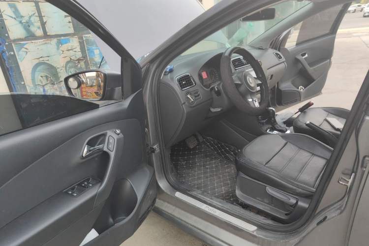 Used Volkswagen Polo 2011 1.6L Automatic ZhiKu Edition Driver Seat