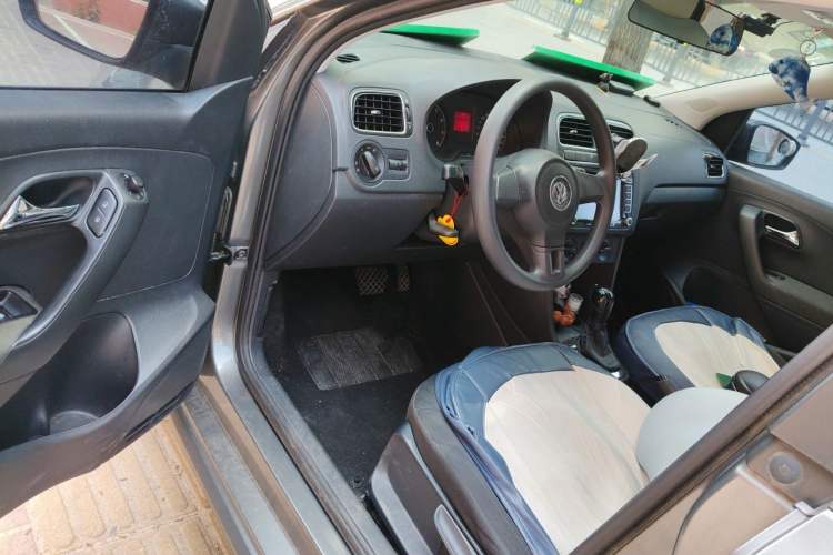 Used Volkswagen Polo 2011 1.4L Automatic ZhiShang Version Driver Seat
