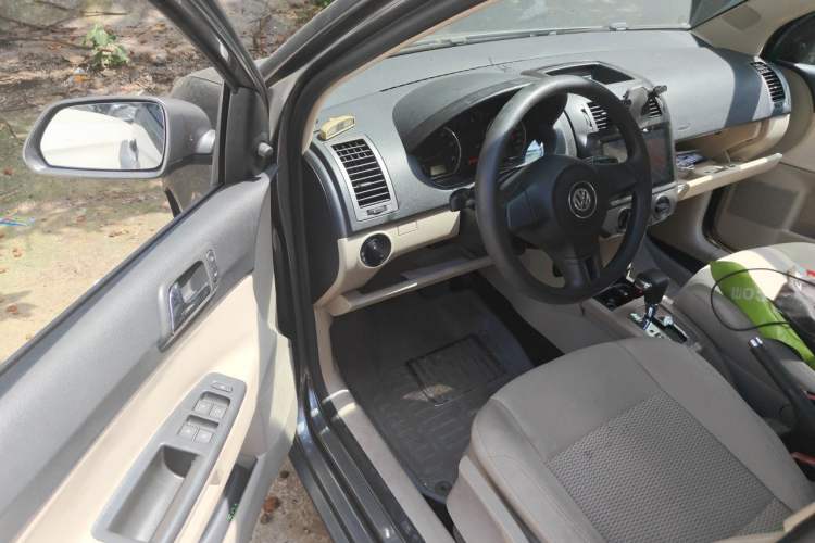 Used Volkswagen Polo 2011 Jingqu 1.4L Automatic Shishang Edition Driver Seat