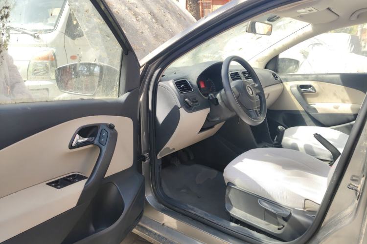 Used Volkswagen Polo 2011 1.6L Manual ZhiShang Edition Driver Seat