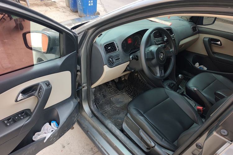 Used Volkswagen Polo 2011 1.6L Manual ZhiShang Edition Driver Seat