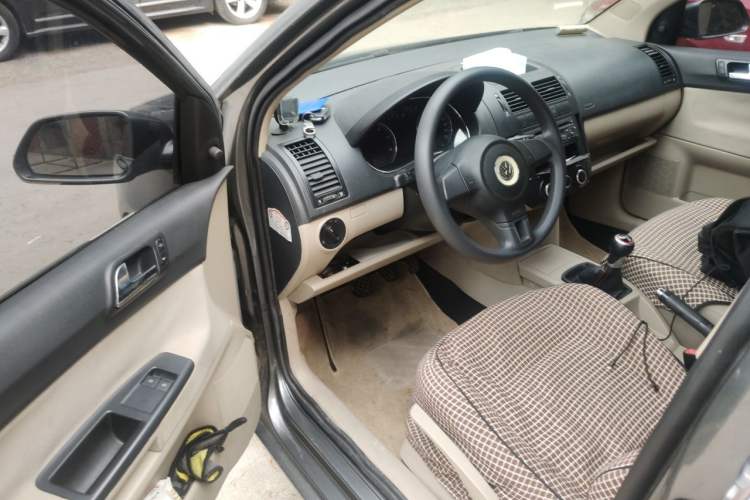 Used Volkswagen Polo 2011 Jingqu 1.4L Manual Sile Edition Driver Seat