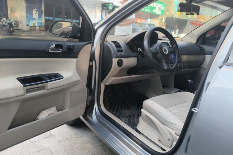 Used Volkswagen Polo 2011 Jingqu 1.6L Manual - Real Cool Edition Driver Seat