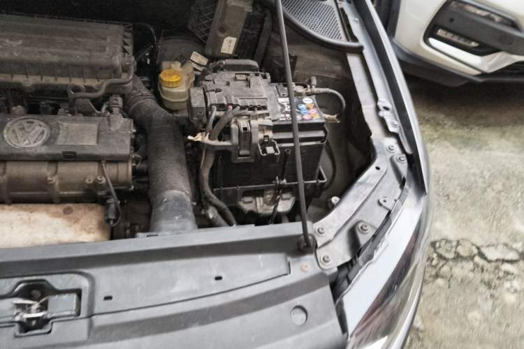 Used Volkswagen Polo 2011 1.6L Automatic ZhiShang Version Engine Bay Left
