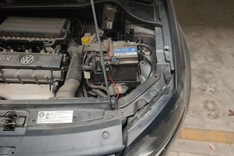 Used Volkswagen Polo 2011 1.6L Manual ZhiShang Edition Engine Bay Left