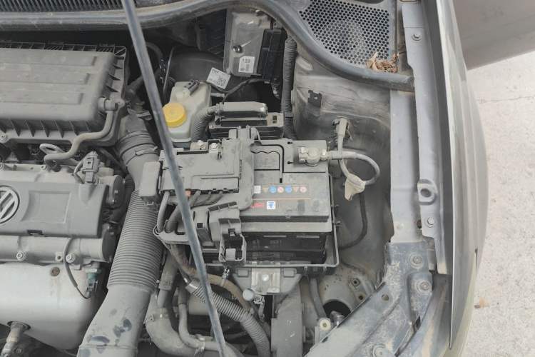 Used Volkswagen Polo 2011 1.6L Automatic ZhiKu Edition Engine Bay Left