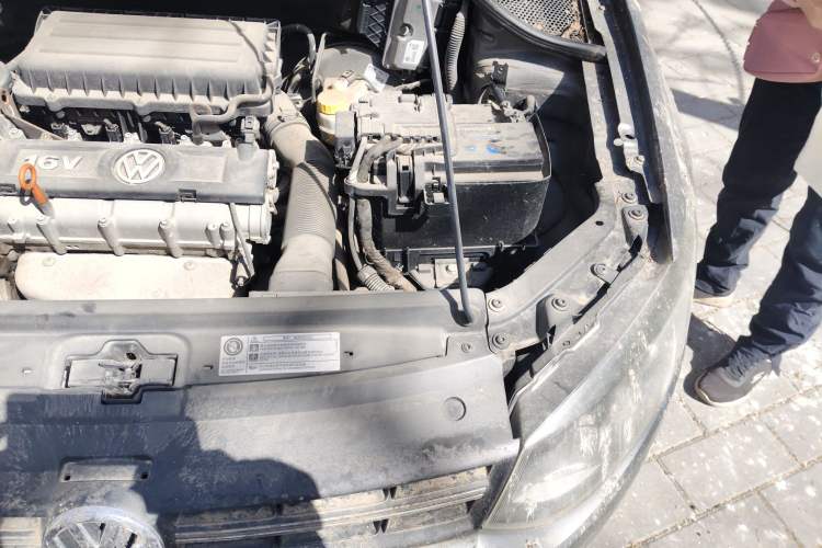 Used Volkswagen Polo 2011 1.6L Manual ZhiShang Edition Engine Bay Left