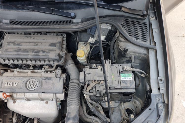 Used Volkswagen Polo 2011 1.6L Manual ZhiShang Edition Engine Bay Left