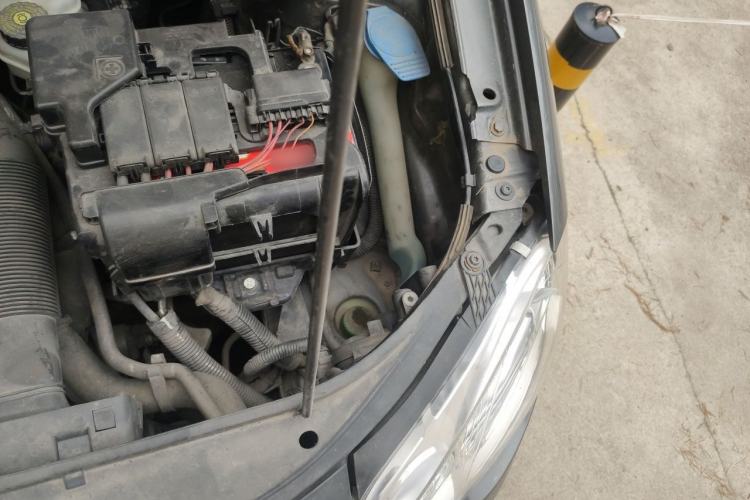 Used Volkswagen Polo 2011 Jingqu 1.4L Manual Sile Edition Engine Bay Left