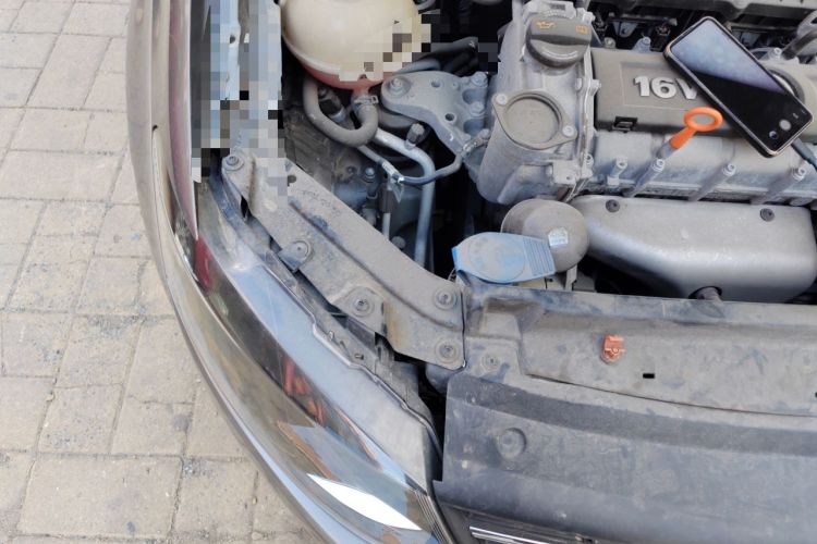 Used Volkswagen Polo 2011 1.6L Manual ZhiShang Edition Engine Bay Right