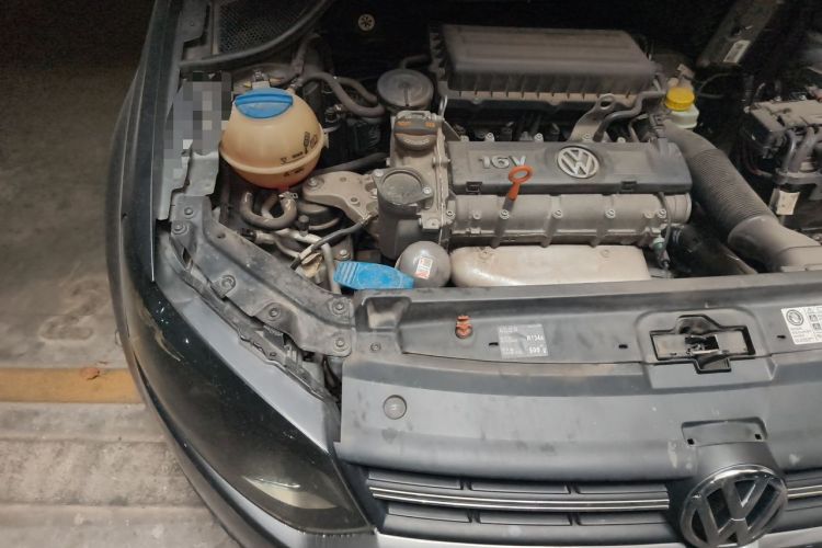 Used Volkswagen Polo 2011 1.6L Manual ZhiShang Edition Engine Bay Right