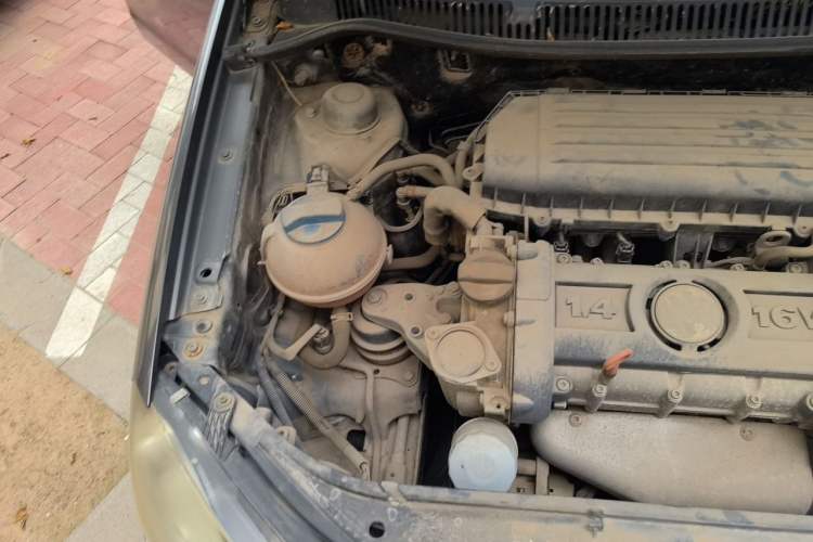Used Volkswagen Polo 2011 Jingqu 1.4L Manual Sile Edition Engine Bay Right
