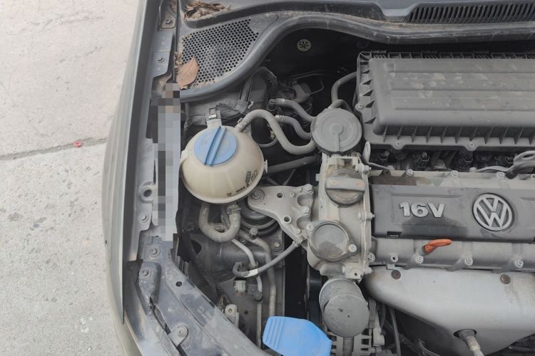 Used Volkswagen Polo 2011 1.6L Automatic ZhiKu Edition Engine Bay Right