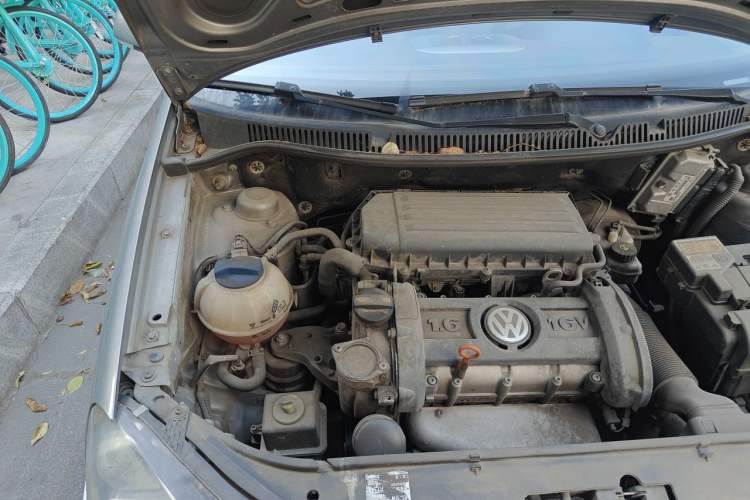 Used Volkswagen Polo 2011 Jingqu 1.6L Manual - Real Cool Edition Engine Bay Right