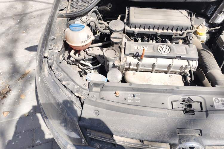 Used Volkswagen Polo 2011 1.6L Manual ZhiShang Edition Engine Bay Right