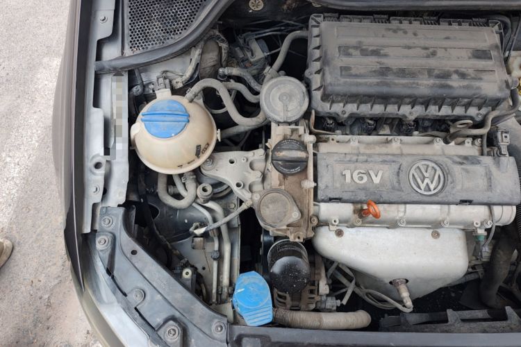 Used Volkswagen Polo 2011 1.6L Manual ZhiShang Edition Engine Bay Right