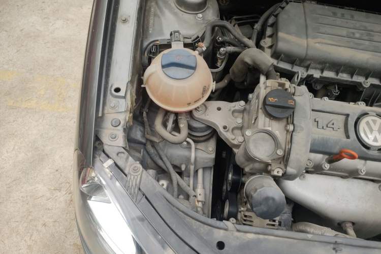 Used Volkswagen Polo 2011 Jingqu 1.4L Manual Sile Edition Engine Bay Right