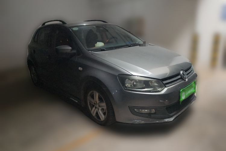 Used Volkswagen Polo 2011 1.6L Manual ZhiShang Edition Front Right 45 Deg