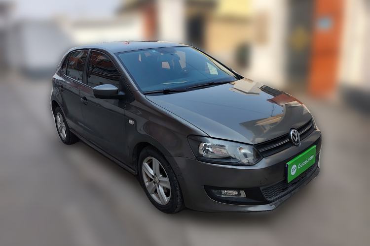 Used Volkswagen Polo 2011 1.6L Manual ZhiShang Edition Front Right 45 Deg