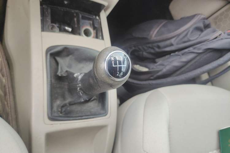 Used Volkswagen Polo 2011 Jingqu 1.6L Manual - Real Cool Edition Gear Lever