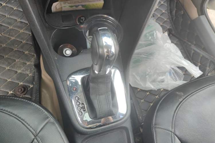 Used Volkswagen Polo 2011 1.6L Automatic ZhiKu Edition Gear Lever