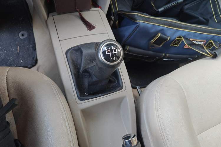 Used Volkswagen Polo 2011 Jingqu 1.6L Manual - Real Cool Edition Gear Lever