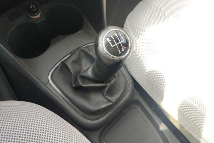 Used Volkswagen Polo 2011 1.6L Manual ZhiShang Edition Gear Lever