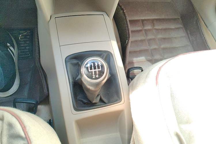 Used Volkswagen Polo 2011 Jingqu 1.6L Manual - Real Cool Edition Gear Lever