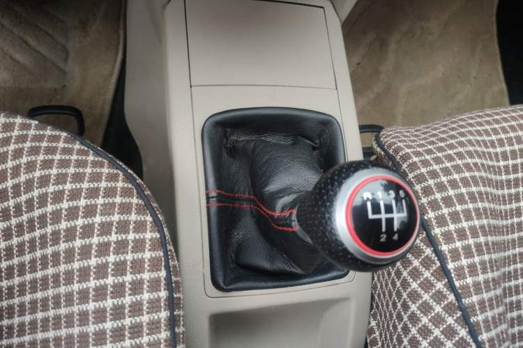 Used Volkswagen Polo 2011 Jingqu 1.4L Manual Sile Edition Gear Lever