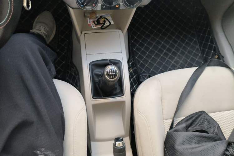 Used Volkswagen Polo 2011 Jingqu 1.6L Manual - Real Cool Edition Gear Lever