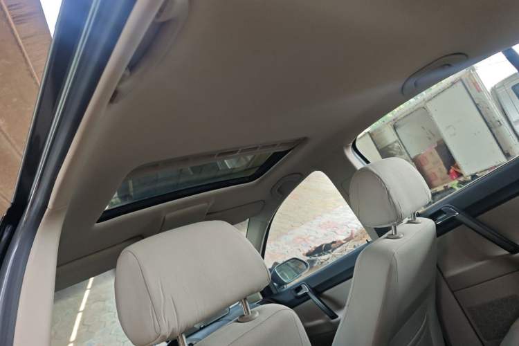 Used Volkswagen Polo 2011 Jingqu 1.6L Manual - Real Cool Edition Headliner