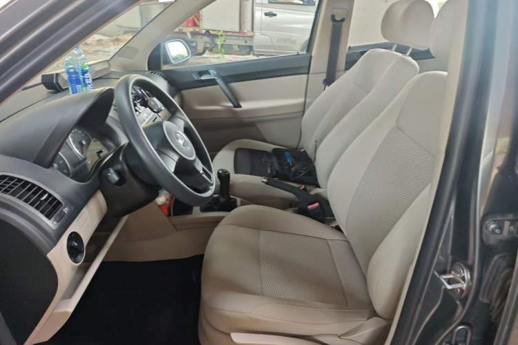 Used Volkswagen Polo 2011 Jingqu 1.6L Manual - Real Cool Edition Left Front Seat