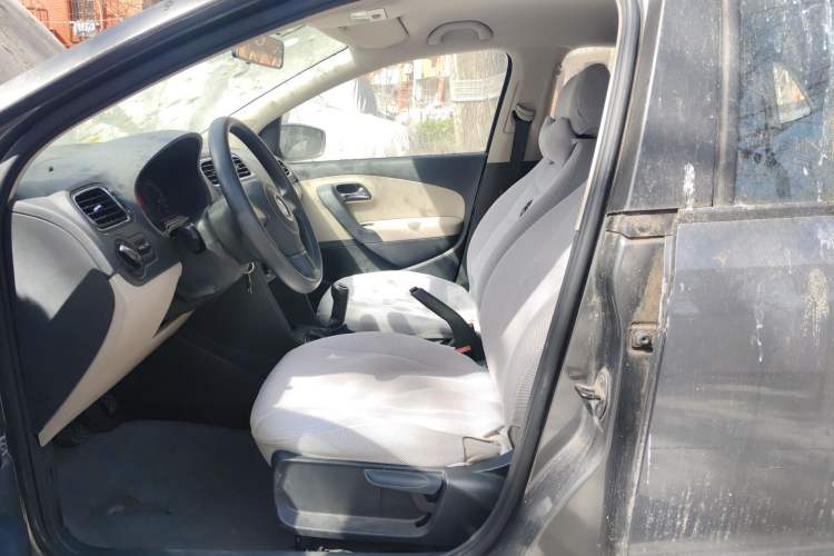 Used Volkswagen Polo 2011 1.6L Manual ZhiShang Edition Left Front Seat