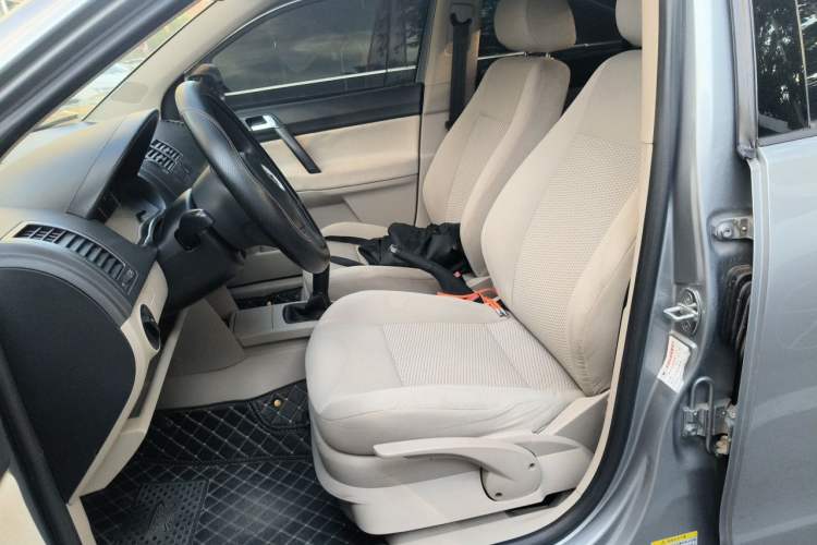 Used Volkswagen Polo 2011 Jingqu 1.6L Manual - Real Cool Edition Left Front Seat