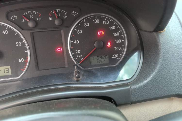 Used Volkswagen Polo 2011 Jingqu 1.4L Manual Sile Edition Odometer Close Up