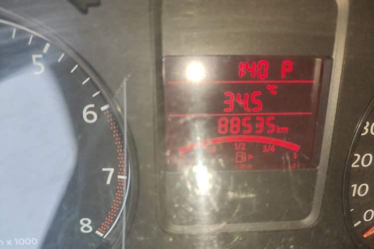 Used Volkswagen Polo 2011 1.6L Automatic ZhiKu Edition Odometer Close Up