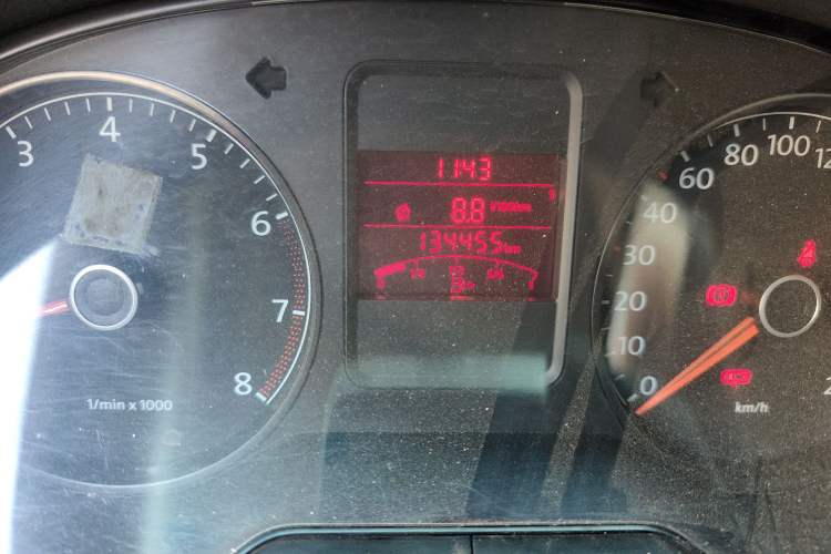 Used Volkswagen Polo 2011 1.6L Manual ZhiShang Edition Odometer Close Up